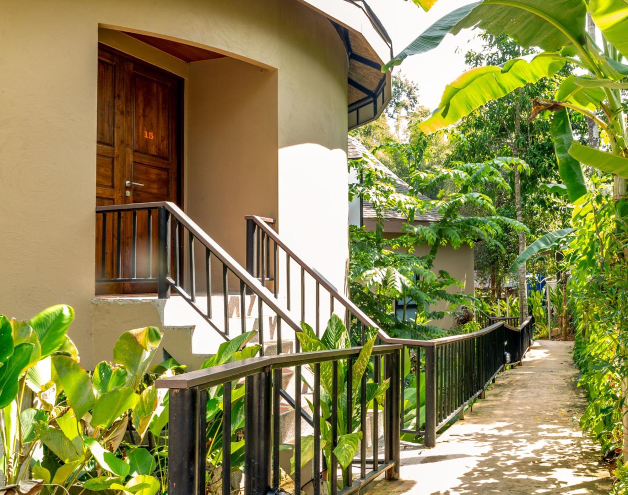 Rock And Tree House Resort Khao Sok National Park Exterior photo