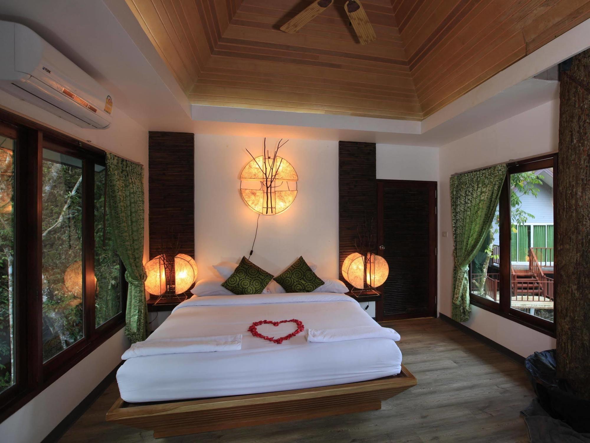 Rock And Tree House Resort Khao Sok National Park Exterior photo